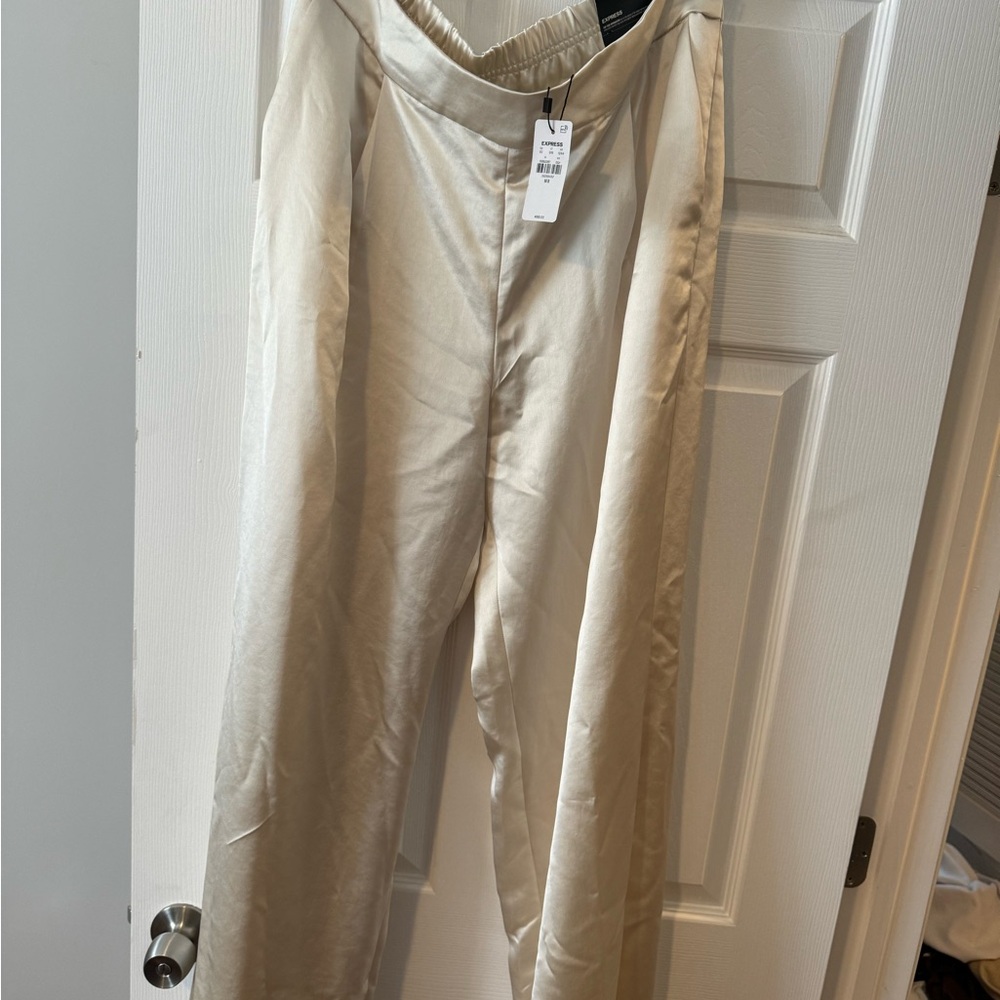 NWT Express Elegant Cream Trouser